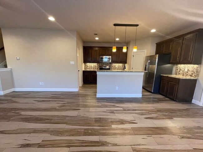 Building Photo - 3BD/2.5BA Benbrook Townhome – 9-Ft Ceilings, Granite Kitchen, Walk-In Master Shower, Attached Gar...