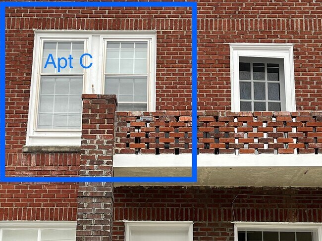 Apt - Left side of 2nd floor - 512 Queen St
