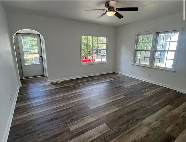 Building Photo - 210 N Lincoln Ave