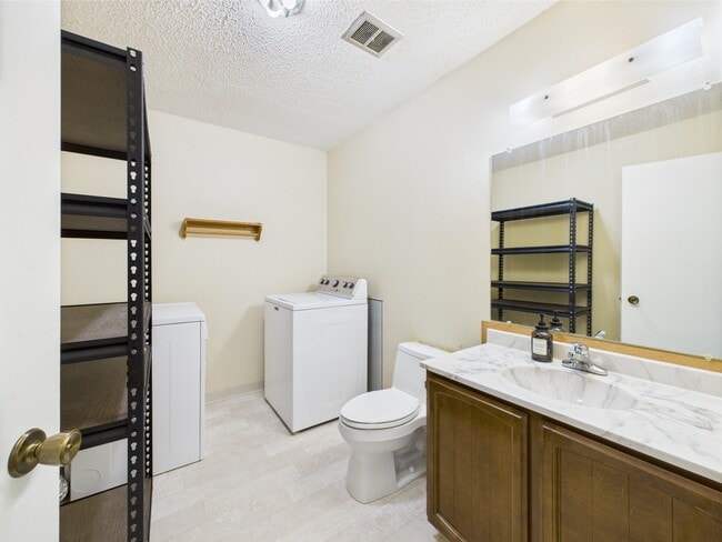 Building Photo - 114 Hickory Dr