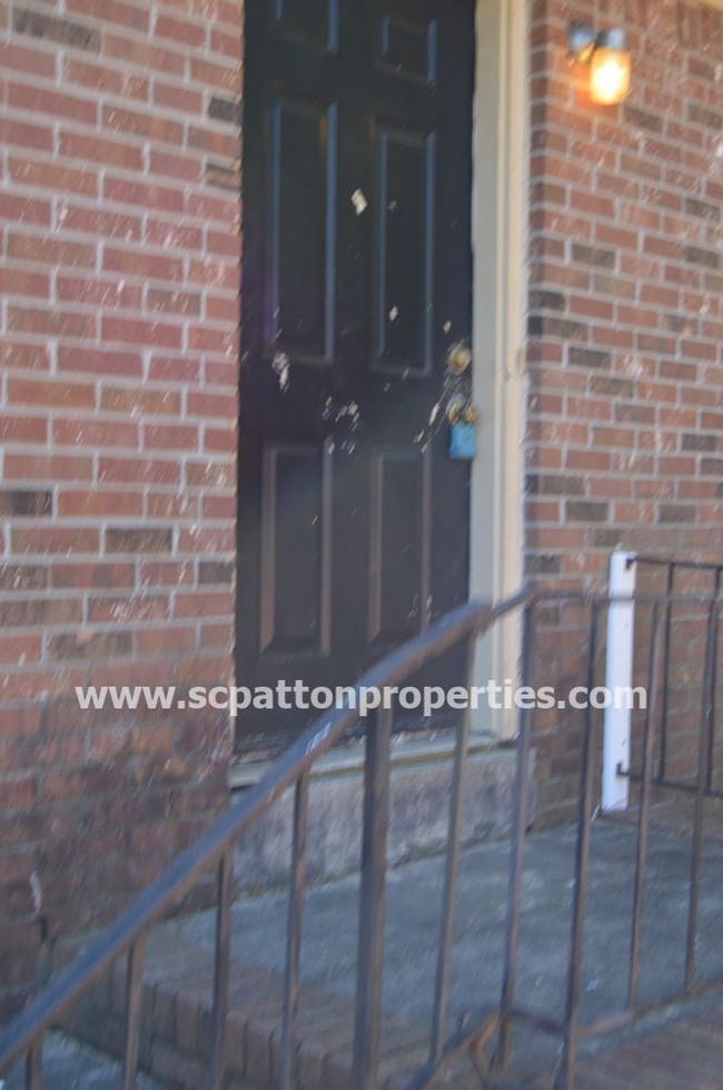 Building Photo - Broad River Duplex