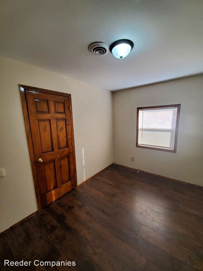 Building Photo - 3 br, 1 bath House - 827 Spruce Street