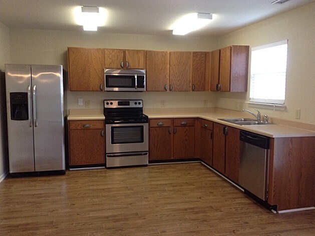 Foto del edificio - 205 Farm Springs Rd