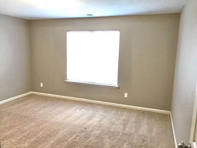 Building Photo - 7902 Rushmeade Cir N