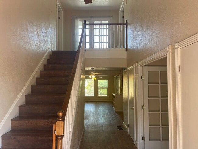 Building Photo - 7469 Gabor St