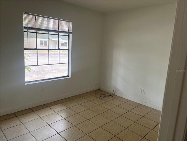 Building Photo - 2629 SW 31st Pl