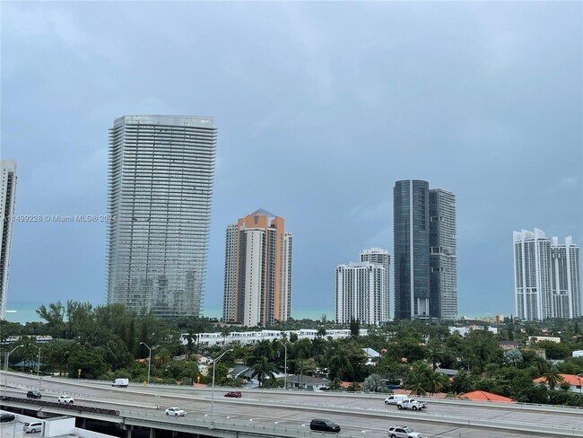 Foto del edificio - 19390 Collins Ave