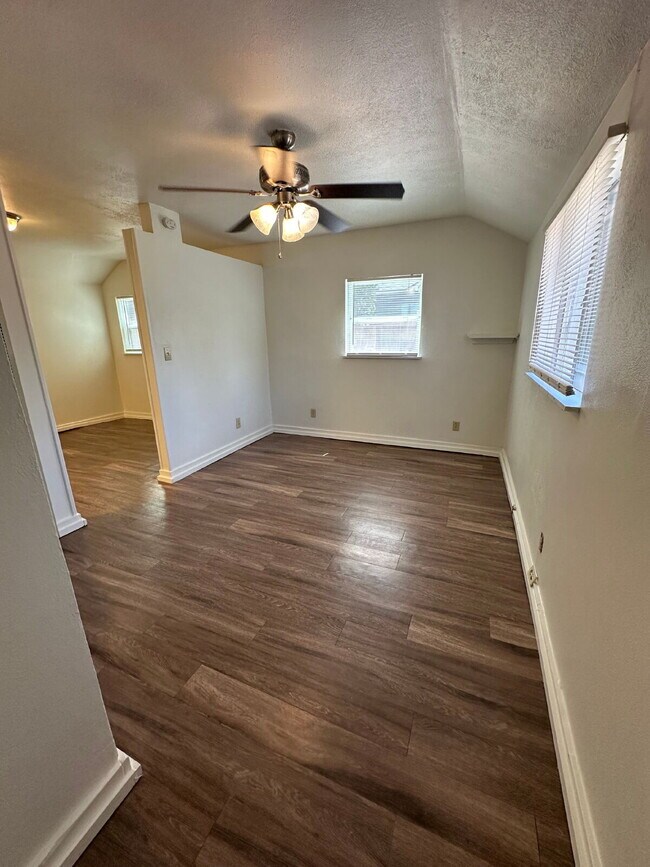Building Photo - Cozy 1 Bedroom Close to TTU!!