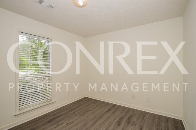 Building Photo - Beautiful 3 Bedroom Home with High Ceilings!