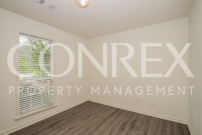 Foto del edificio - Beautiful 3 Bedroom Home with High Ceilings!