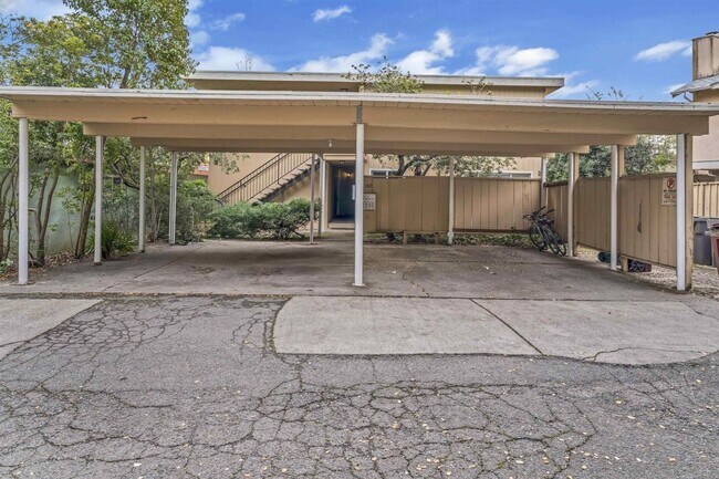 Foto del edificio - Utilities Included! Montclair 1BD/1BA w/ Parking & Private Deck