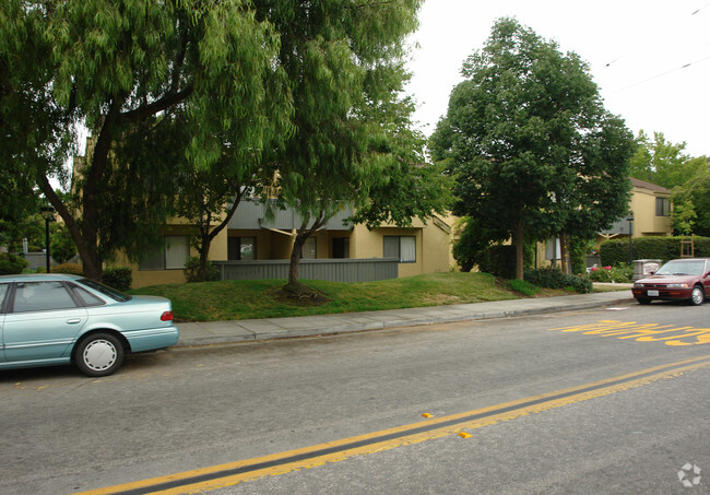 Foto del edificio - Morse Court Apartments