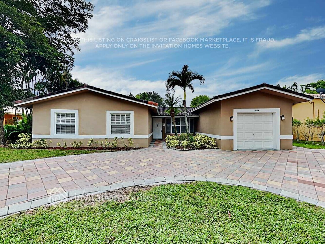 Foto principal - 8006 NW 43rd St
