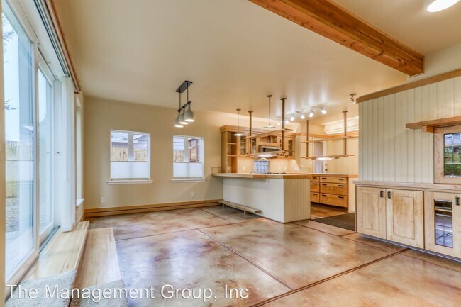 Foto del edificio - 1 br, 1 bath House - 12216 SE 15th Street
