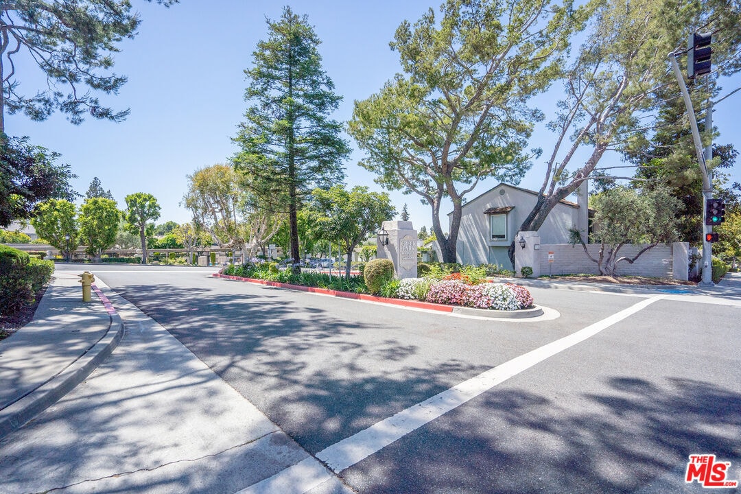 Foto principal - 12203 Santa Gertrudes Ave