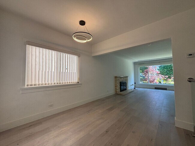 Photo du bâtiment - 1651 37th Av E