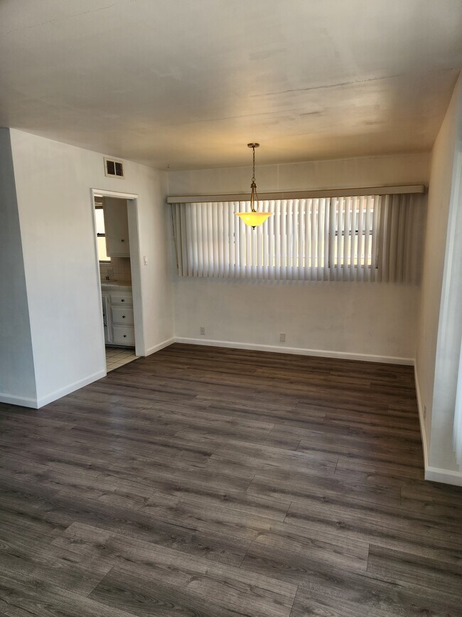 Foto del edificio - 1235 E Appleton St