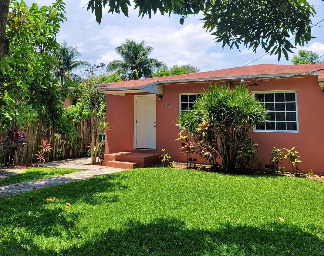 Foto principal - 1429 NE 147th St