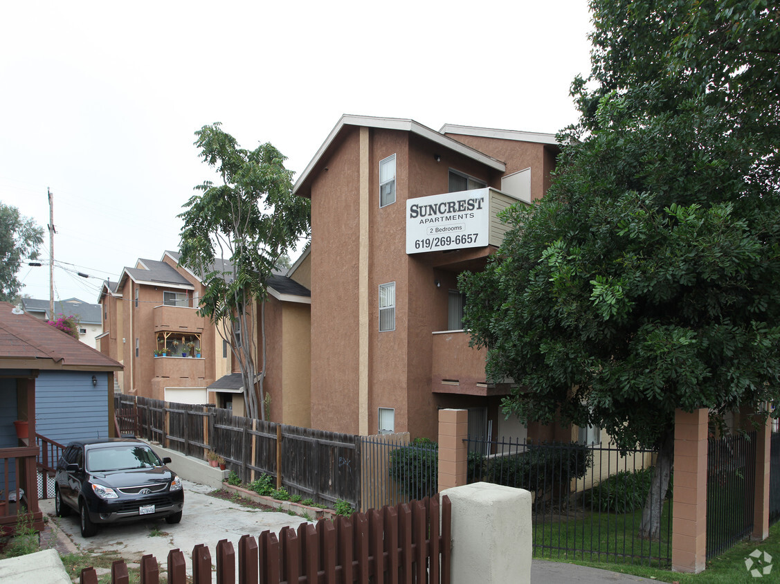 Primary Photo - Suncrest Apartments