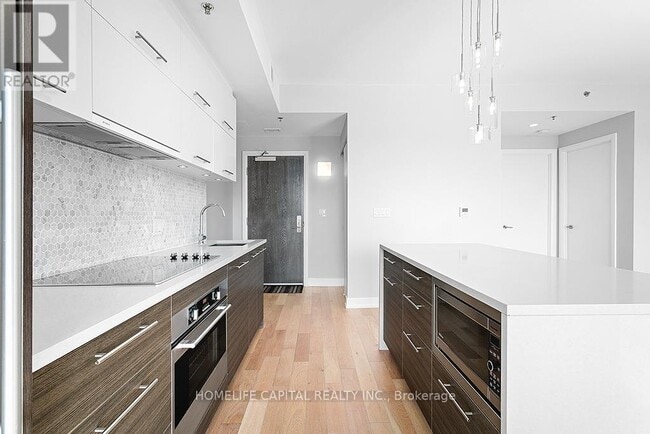 Building Photo - 428-1428 Sparks St.