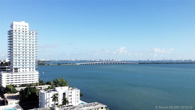 Foto del edificio - 615 NE 22nd St
