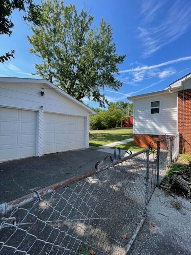 Foto del edificio - Maryville 37804 - 3 bedroom, 2 bath ranch home - Contact Debra Johnson (865) 591-8281