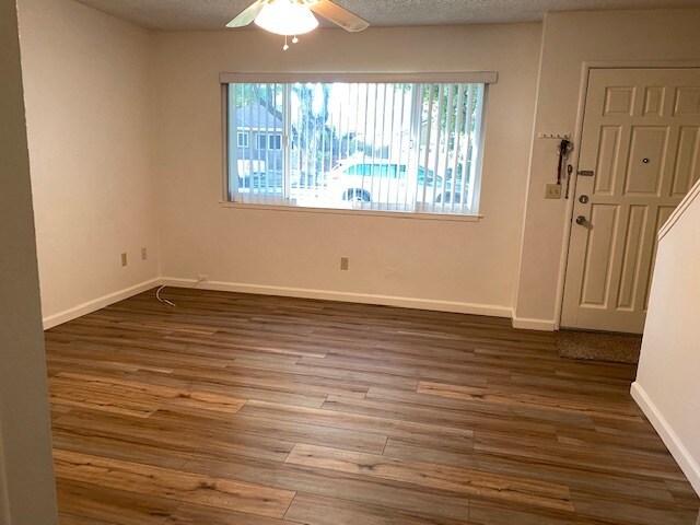 Front Room - 865 Chestnut St