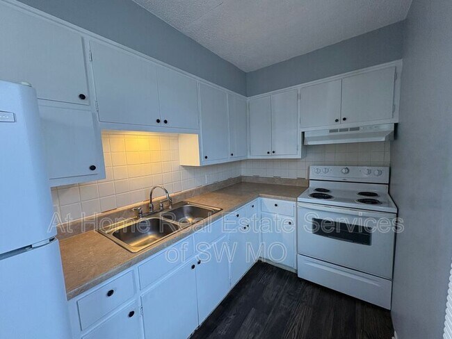 Foto del edificio - 728 E Walnut St