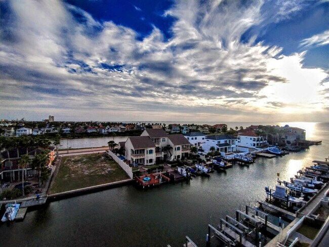 Foto del edificio - 6403 Padre Blvd