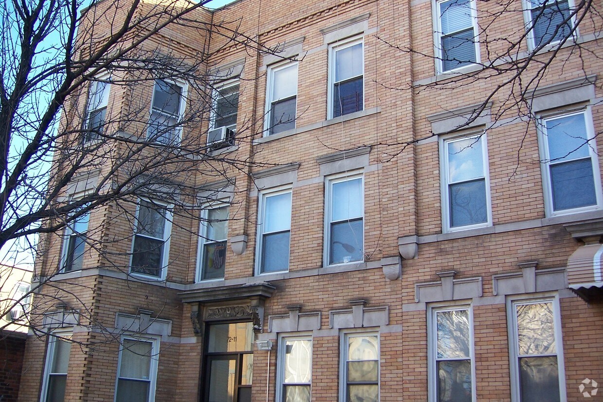 Foto del edificio - 72-11 65th Pl