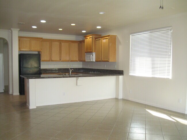 Foto del edificio - 2114 Golden Gate Dr
