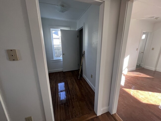 Building Photo - 1 N Spooner St
