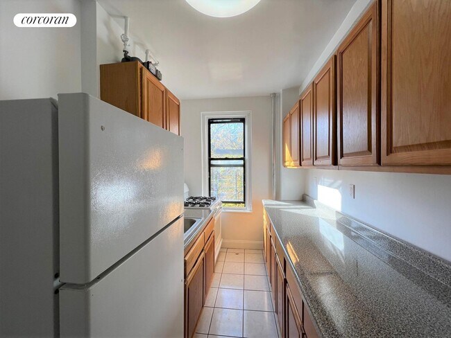 Foto del edificio - 824 W 176th St