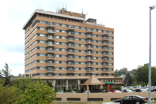 Foto del edificio - Brentmoor Retirement Community