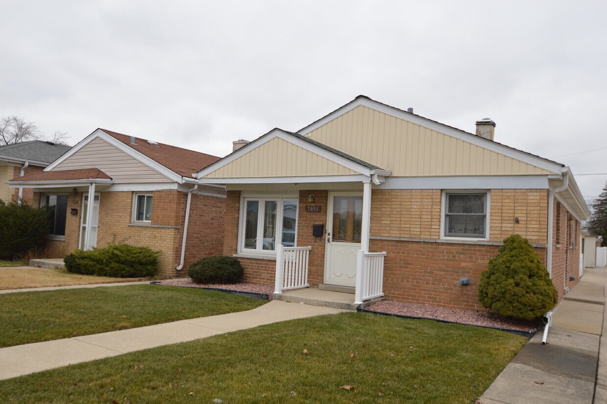 7851 Melvina Ave, Burbank, IL 60459 House Rental in Burbank, IL