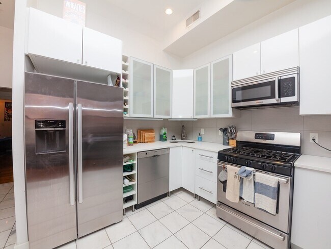 Building Photo - 1662 Washington St