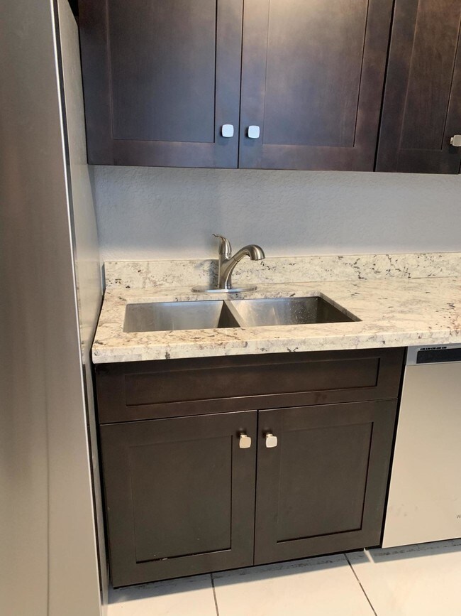 Foto del edificio - 1060  Opa-Locka Boulevard