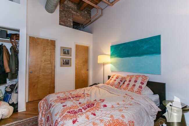 Foto del edificio - Stunning West Loop Timber Loft (with parki...