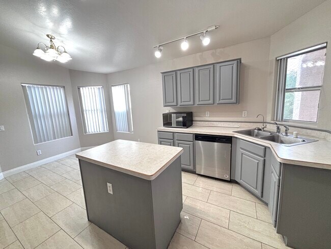 Foto del edificio - 4166 E Silverwood Dr