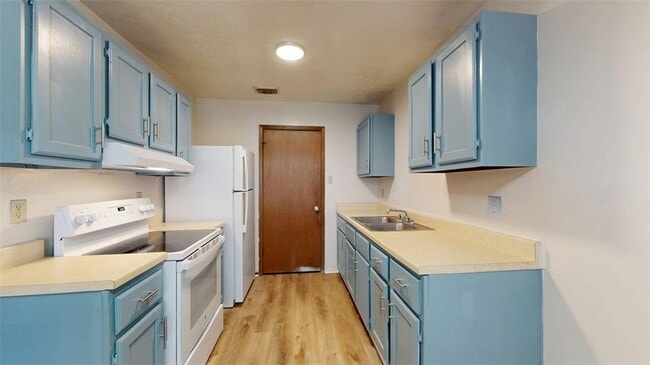 Building Photo - 1002 Verde Dr