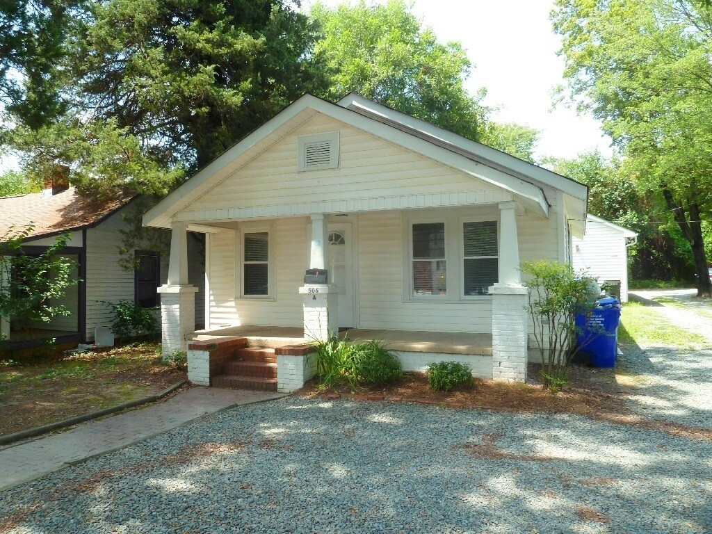 Foto principal - Available NOW for short-term lease only......