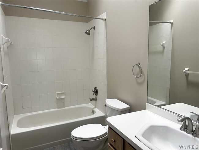 Building Photo - 125 Hobnail Dr