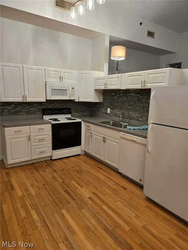 Foto del edificio - 408 W St Clair Ave