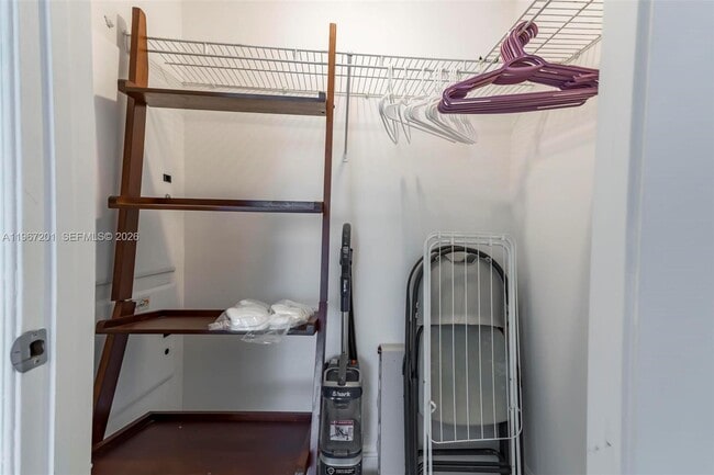 Building Photo - 1750 N Bayshore Dr