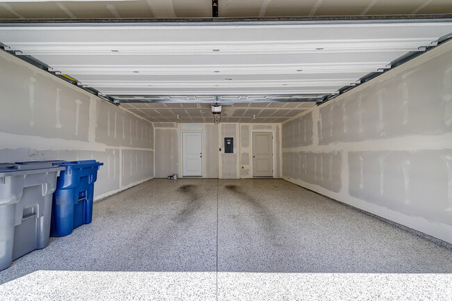 Building Photo - 1068 E Batten Ct