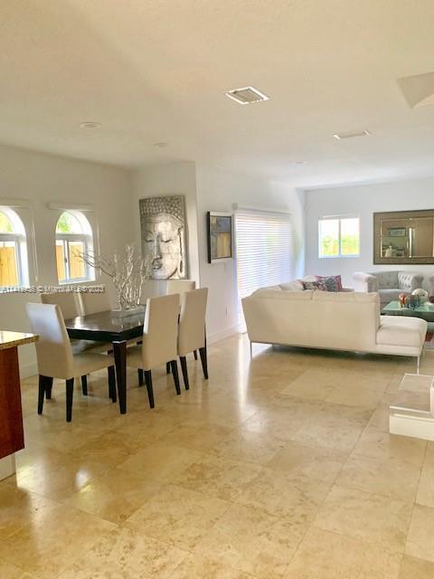 Foto del edificio - 3083 Day Ave