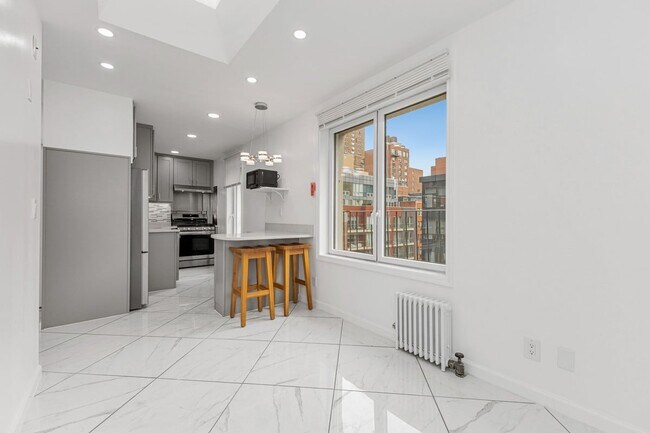 Foto del edificio - 318 E 62nd St