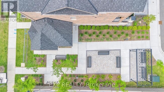 Building Photo - 517 Old Harwood Ave