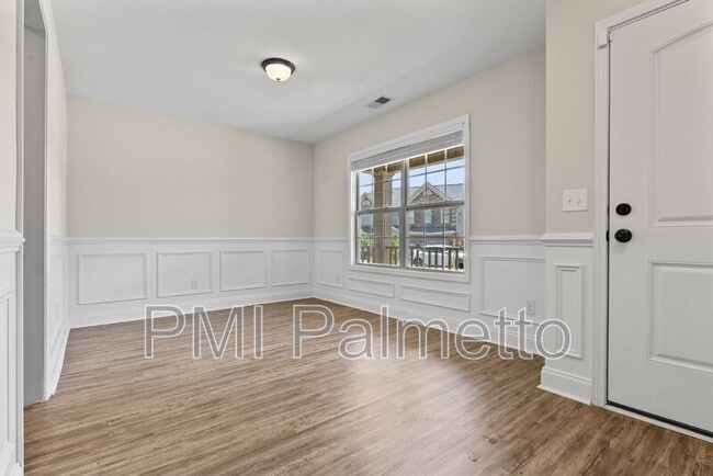 Building Photo - 634 Pine Lilly Dr