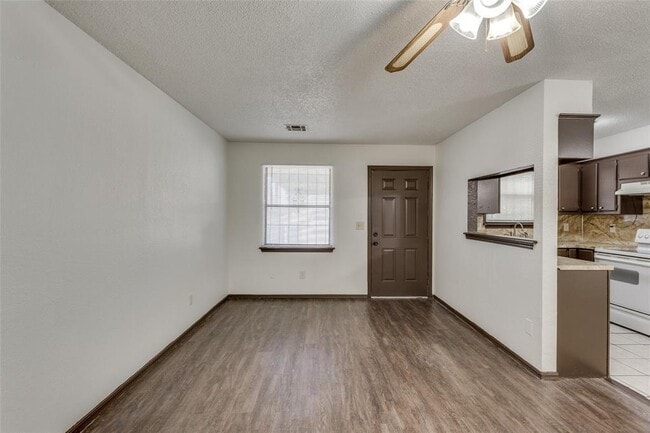 Building Photo - 2210 SW 30th St
